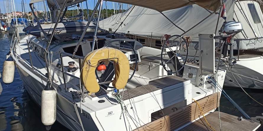 Dufour 360