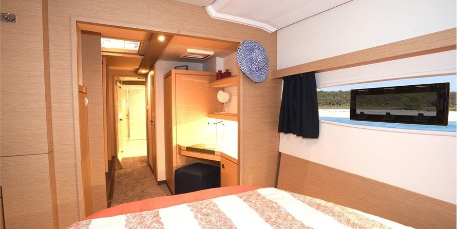Fountaine Pajot Lucia 40