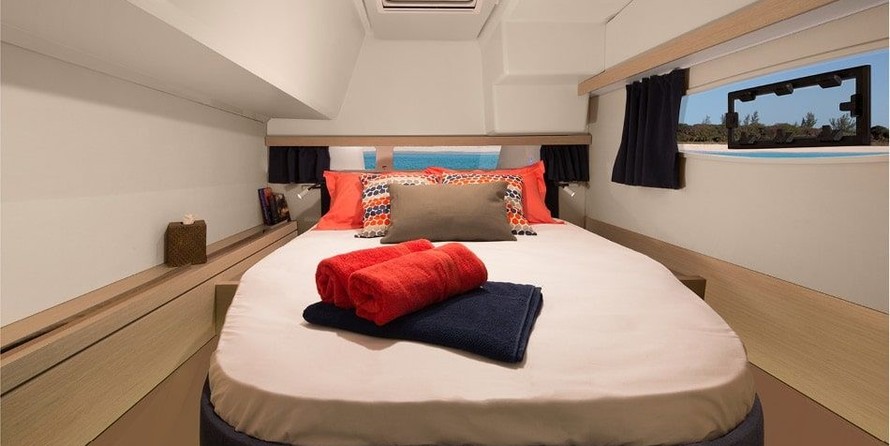 Fountaine Pajot Lucia 40