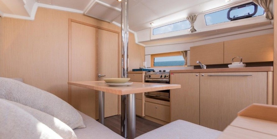 Beneteau Oceanis 38