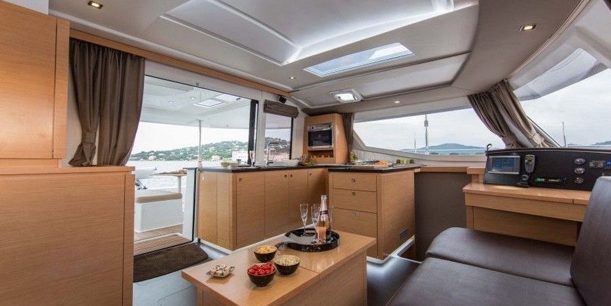 Fountaine Pajot Helia 44