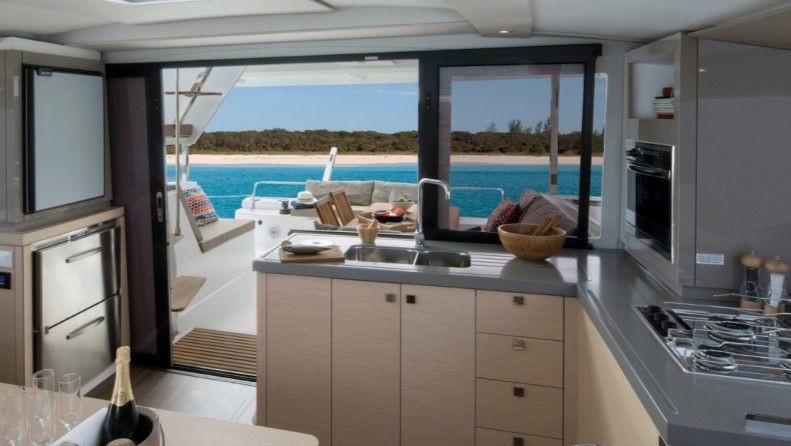 Fountaine Pajot Lucia 40