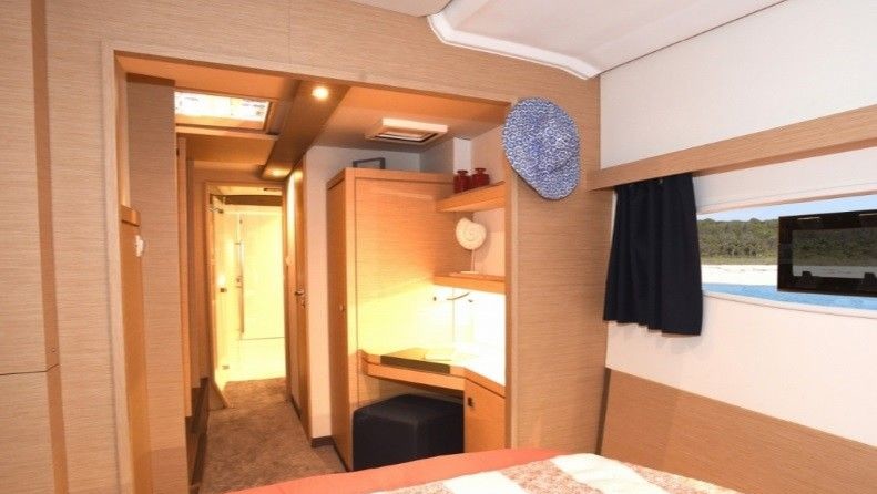 Fountaine Pajot Lucia 40