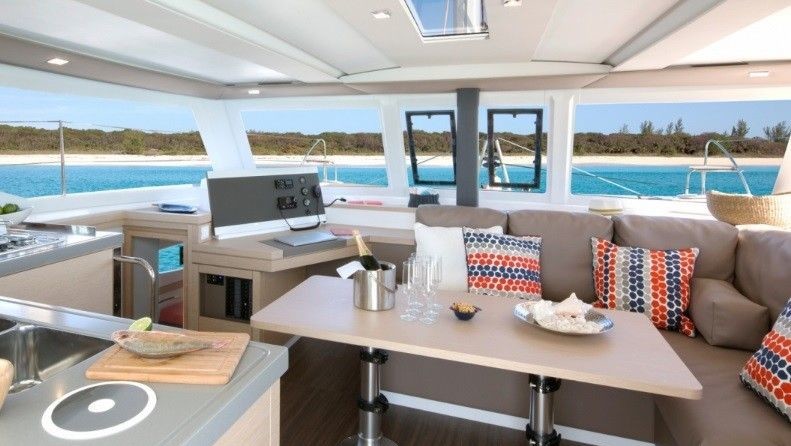 Fountaine Pajot Lucia 40