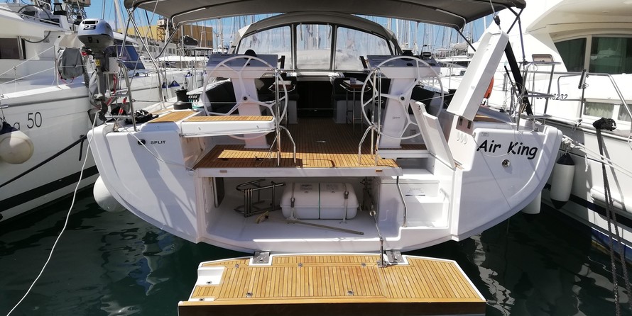Hanse 548