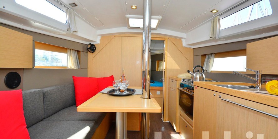 Beneteau Oceanis 35