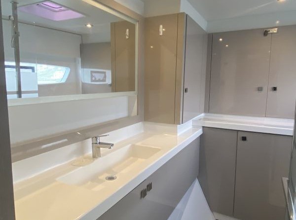 Fountaine Pajot Astréa 42