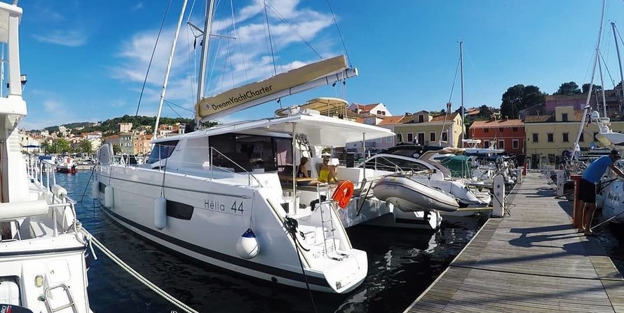 Fountaine Pajot Helia 44