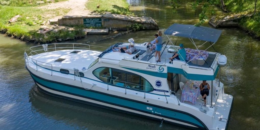 Cantieri estensi goldstar 560 c fly