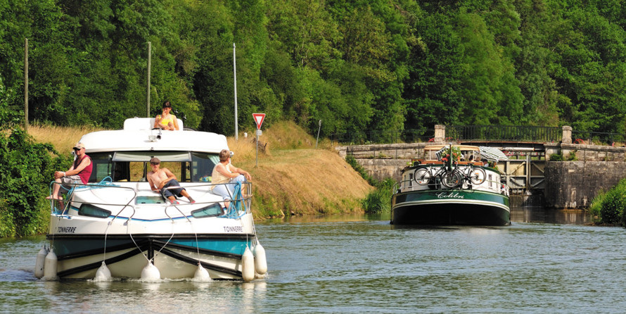 Cantieri estensi goldstar 560 c fly