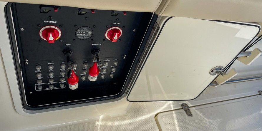 Boston Whaler 330 Outrage