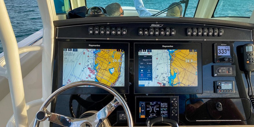 Boston Whaler 330 Outrage