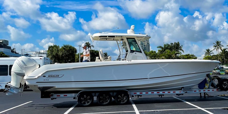 Boston Whaler 330 Outrage