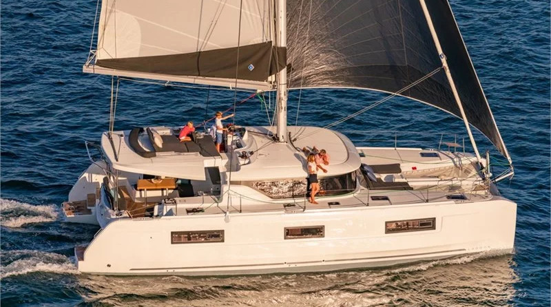 Lagoon 46 (4+2cab)