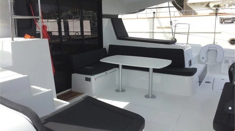 Lagoon 42