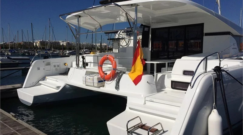 Lagoon 42