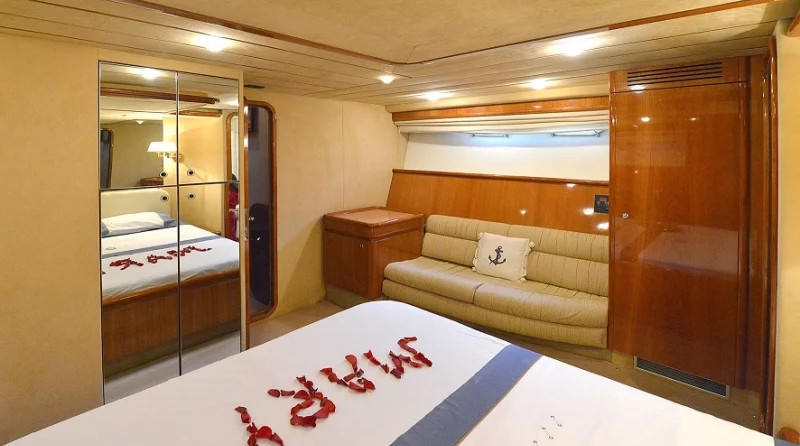 Ferretti 68