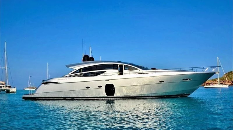Pershing 72