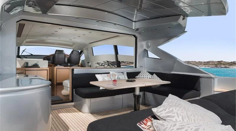 Pershing 72