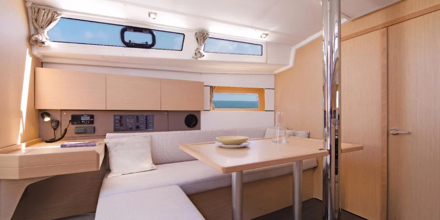 Beneteau Oceanis 38.1