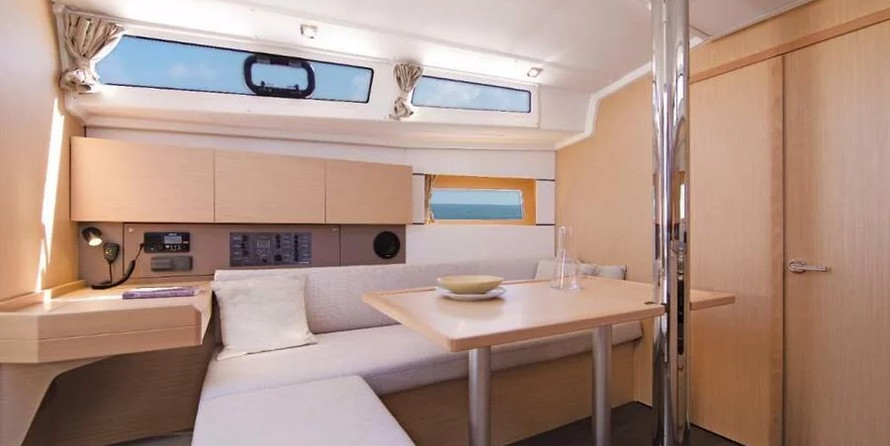 Beneteau Oceanis 38.1