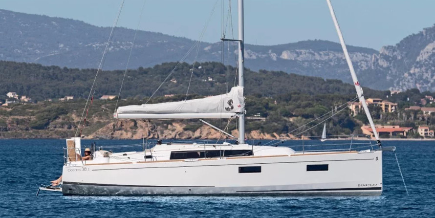 Beneteau Oceanis 38.1