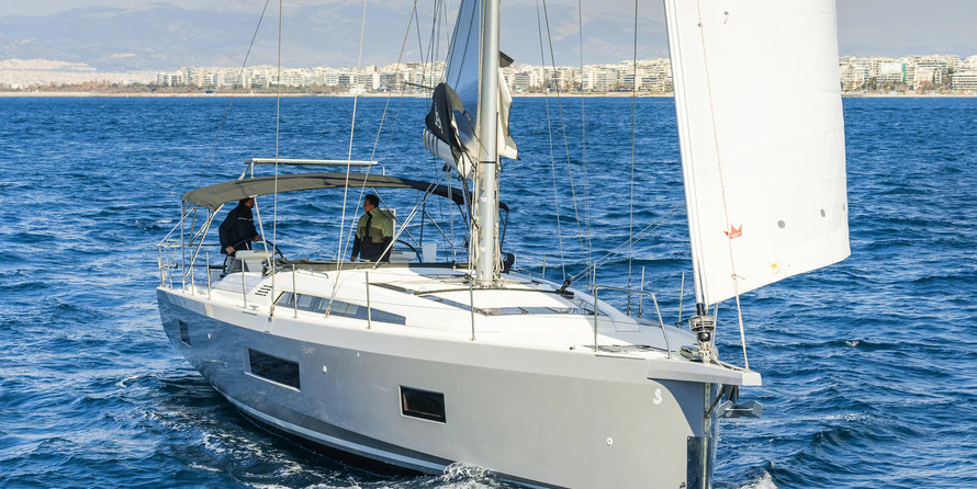 Oceanis 51.1 (5+1 cab) A/C &amp; GEN