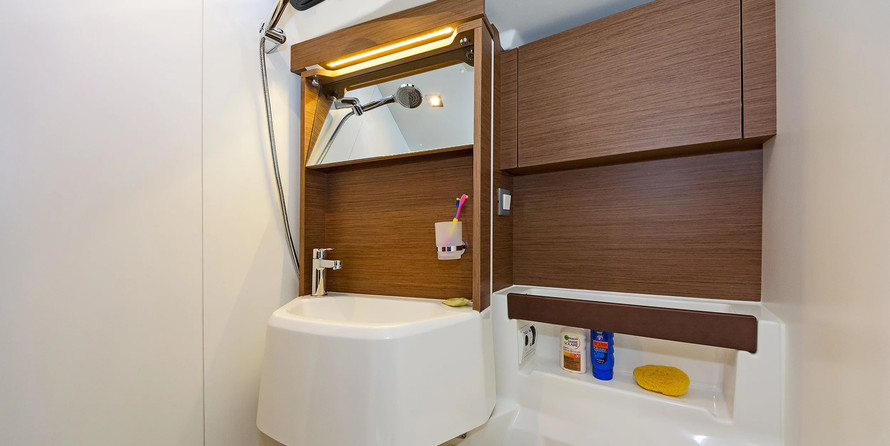 Oceanis 51.1 (5+1 cab) A/C &amp; GEN