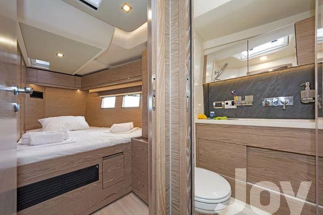 Hanse 548