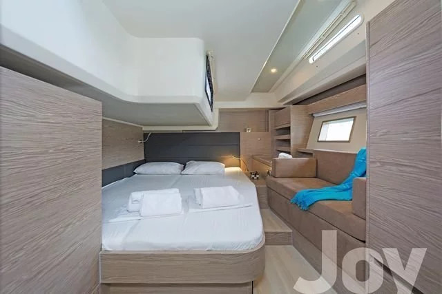 Hanse 548