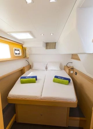 Lagoon 450F AC &amp; GEN