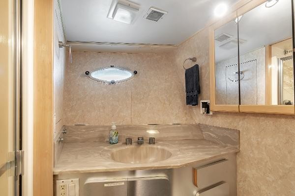 Broward Raised Pilothouse