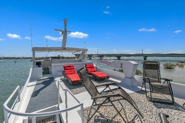 Broward Raised Pilothouse