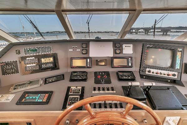 Broward Raised Pilothouse