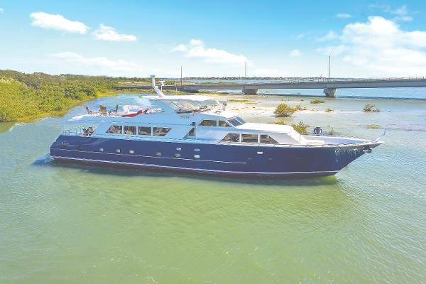 Broward Raised Pilothouse