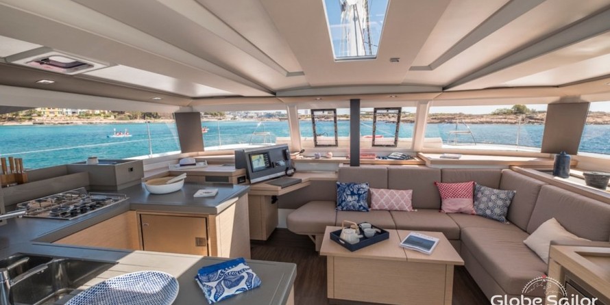 Fountaine Pajot Astréa 42