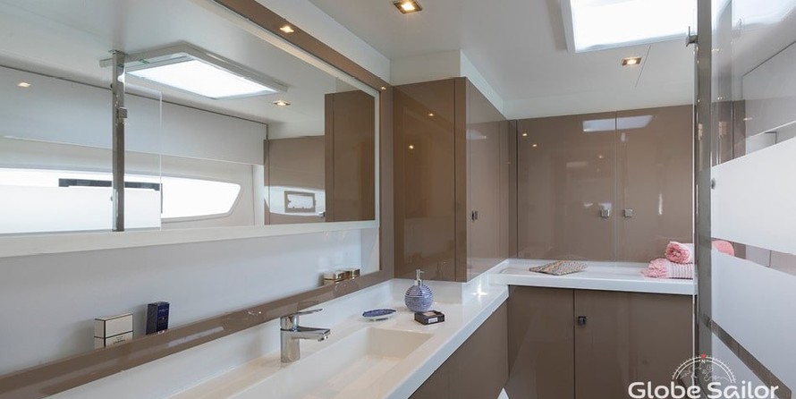 Fountaine Pajot Astréa 42