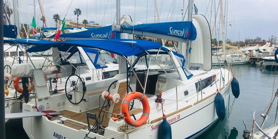 Beneteau Oceanis 38