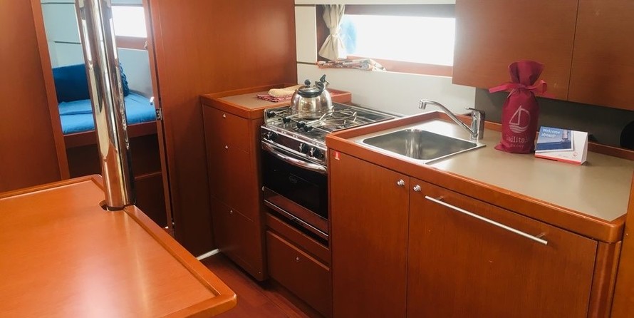 Beneteau Oceanis 38