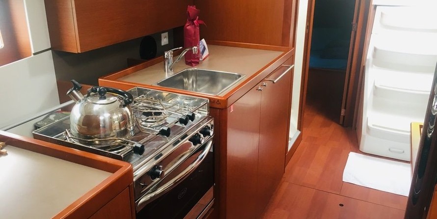 Beneteau Oceanis 38