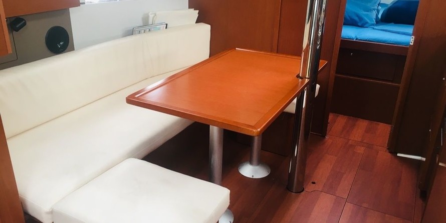 Beneteau Oceanis 38