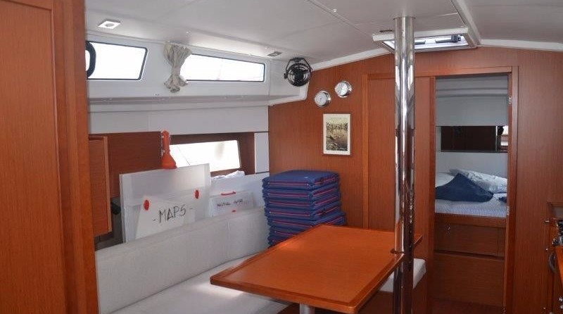 Beneteau Oceanis 38