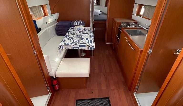 Beneteau Oceanis 38