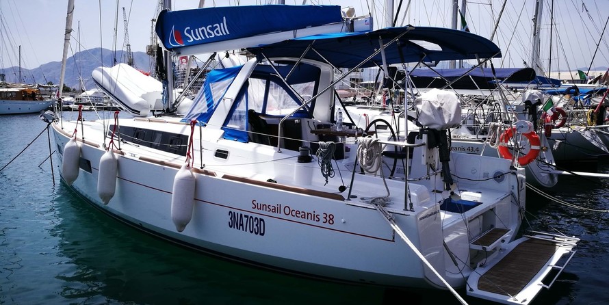 Beneteau Oceanis 38