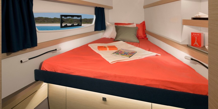 Fountaine Pajot Lucia 40