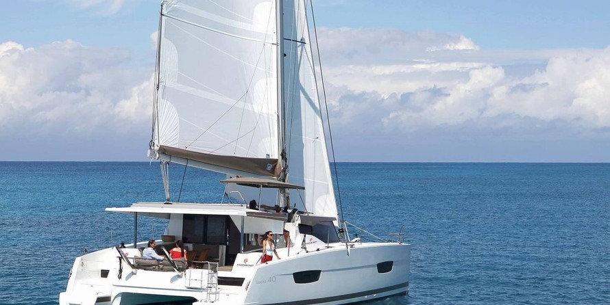 Fountaine Pajot Lucia 40