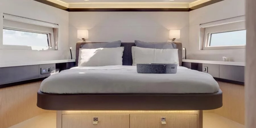 Beneteau Oceanis Yacht 62