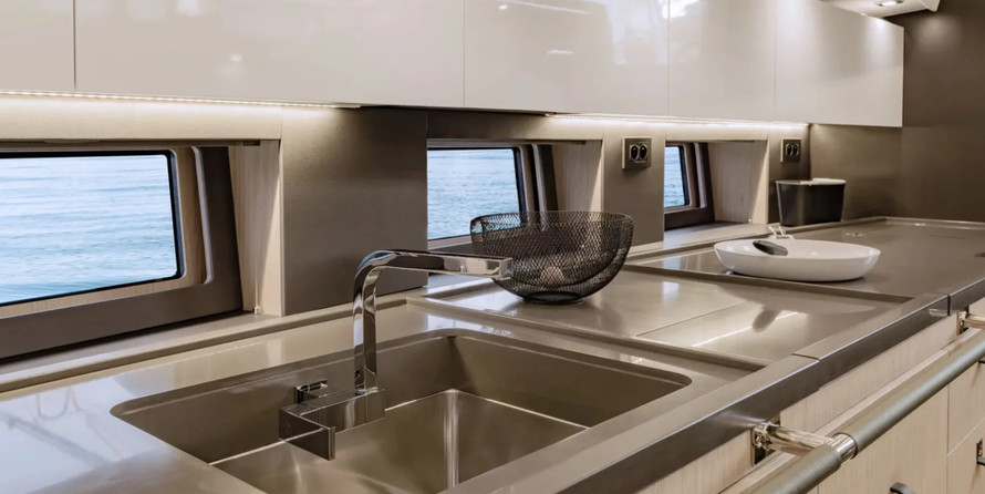 Beneteau Oceanis Yacht 62