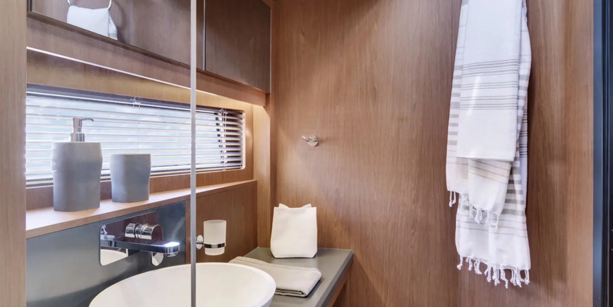 Beneteau Oceanis Yacht 62