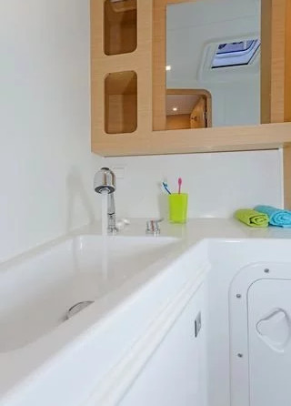 Lagoon 42 AC &amp; GEN